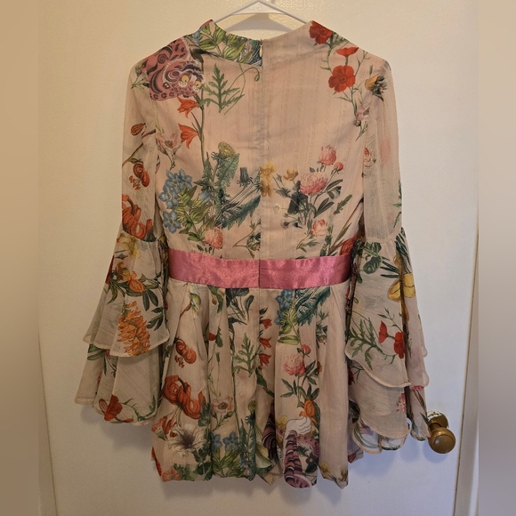 MUKZIN V-neck Printed Sexy Bell Sleeve Romper NWOT - Picture 8 of 8